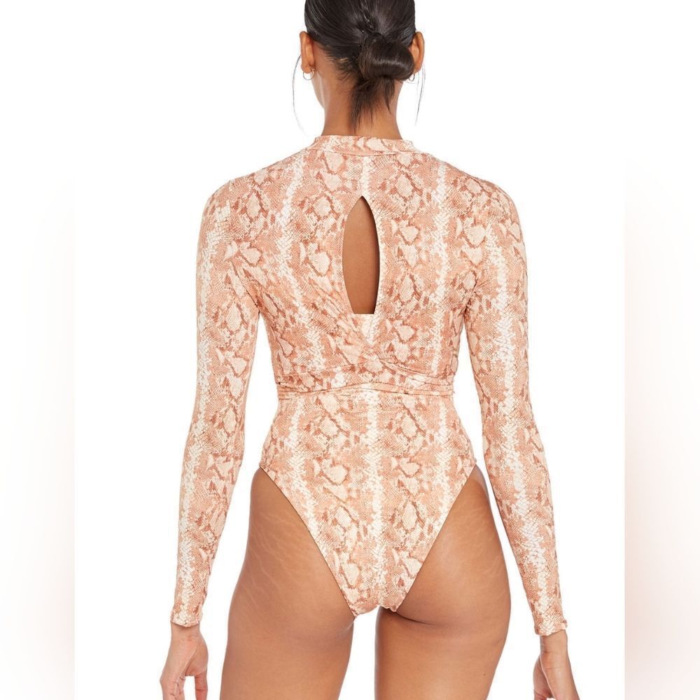 NWT Vitamin A Remy Rashguard Top - Picture 5 of 10
